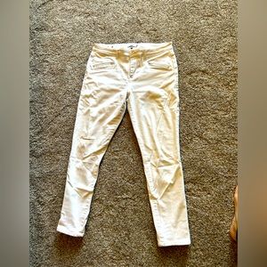 Cabi size 14 white denim. Has stretch. Zipper pocket. Per free home.